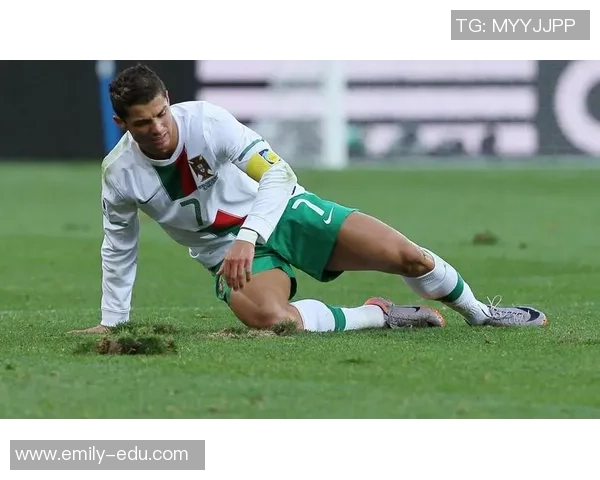 左脚神笔风姿：世界足坛左脚巨星们的传奇故事